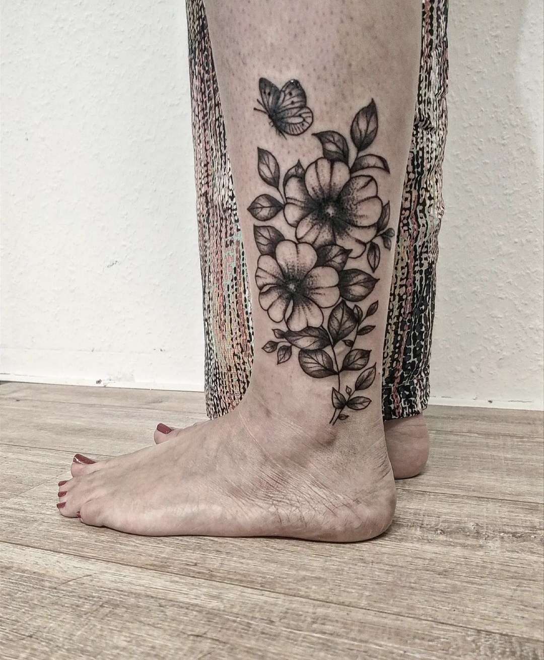 Blumen Kreuz Tattoo